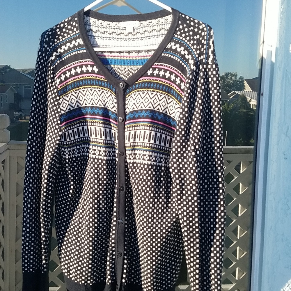 Elegant cardigan with fun patterns